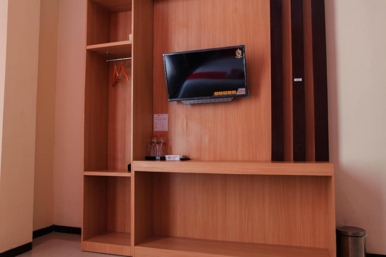 D'Shario Hotel Kepanjen Malang Eksteriør bilde